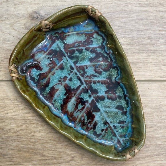 Handmade Studio Pottery Leaf‎ Tray - Picture 1 of 7